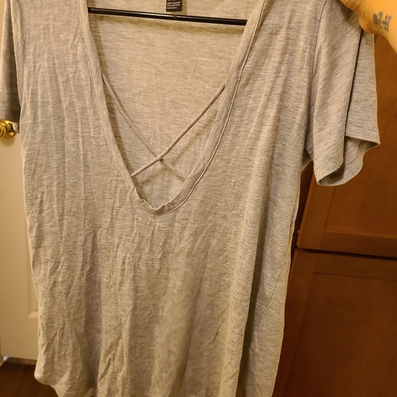 F21 grey criss cross strappy tunic tee shi… - Picture 2 of 6